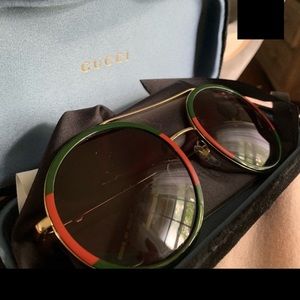 Gucci Round Sunglasses authentic